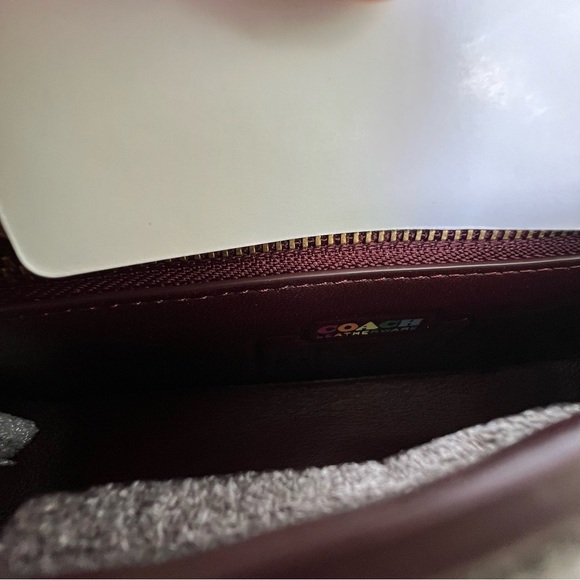 NWT Coach Turnlock Clutch 20 with Rainbow Quilting C4700    Leather Crossbody - Picture 14 of 16